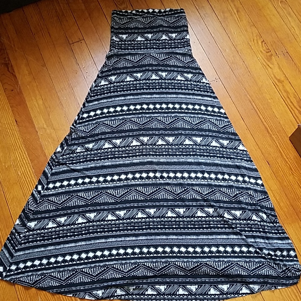 MUDD Long Black/White Aztec Maxi Dress/Skirt